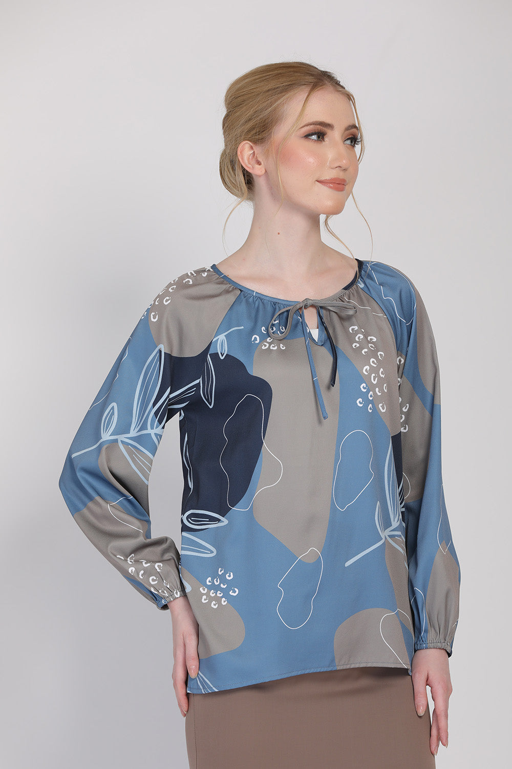 The Ceria 2.0 Blouse in Dusty Blue
